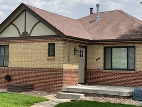 Building Photo - Must see Updated 2 bedroom, 1 bath home - Great Location!