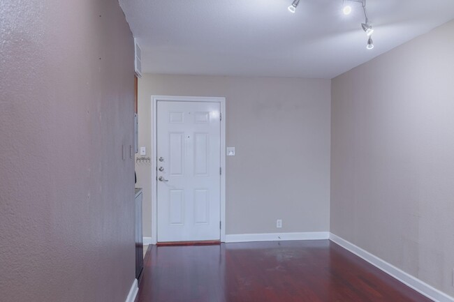 Building Photo - Beautiful 1 BR / 1 BA Home for Rent