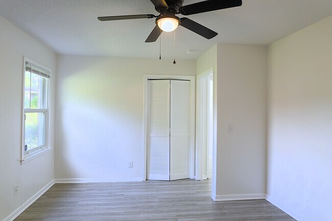 Building Photo - 637 McDowell Rd