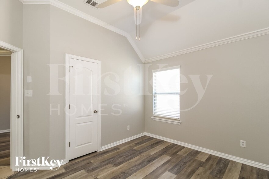 Building Photo - 15024 Spruce St