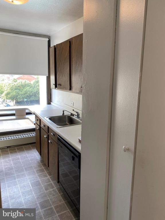 Building Photo - 200 Locust St