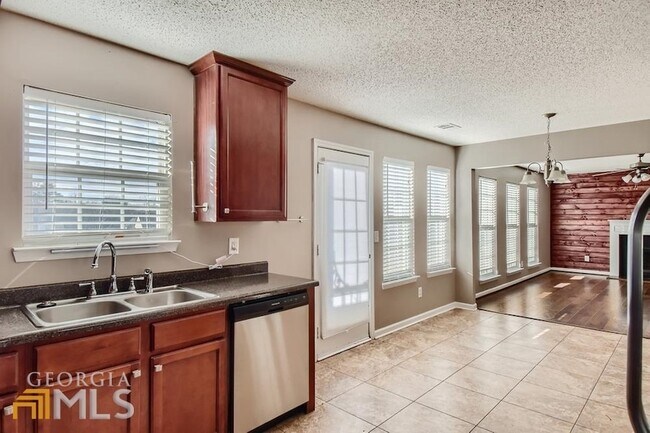 Building Photo - 145 Cotton Dr