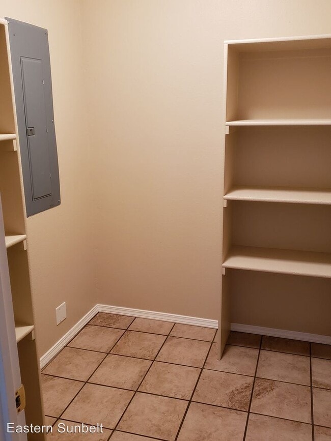 Building Photo - 1901 S Avenue H