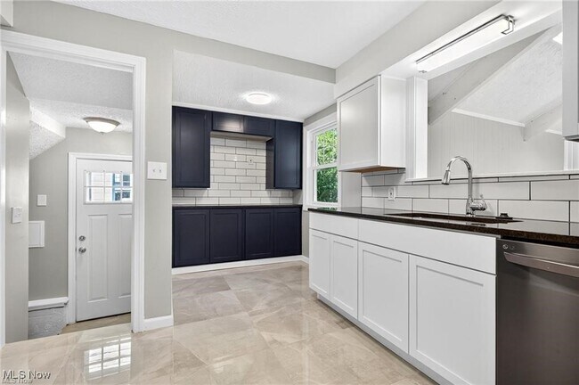 Building Photo - 4521 Golfway Rd