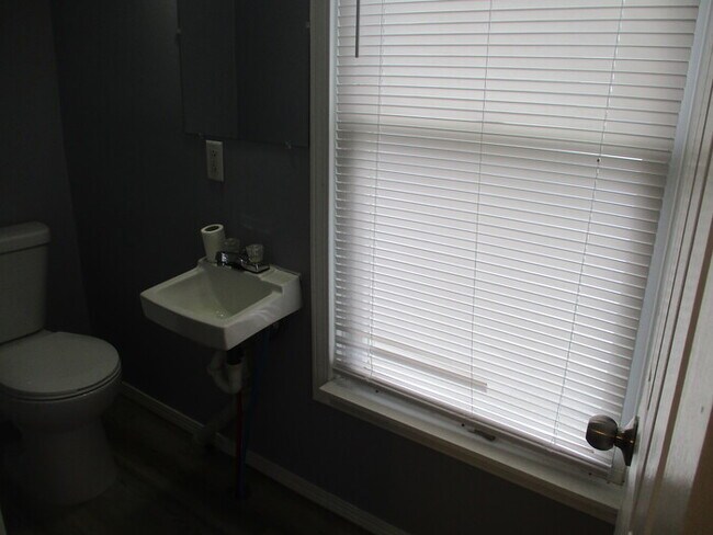 Building Photo - COMING SOON!  Updated 4 Bed 1.5 Bath Middl...