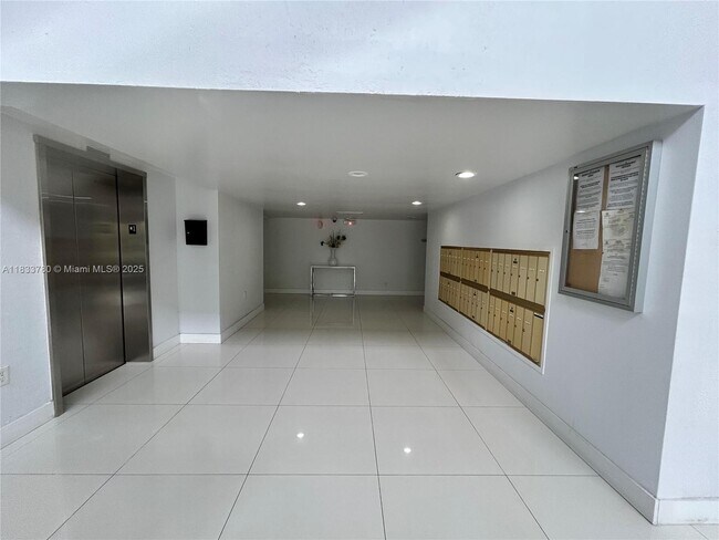 Building Photo - 200 Lakeview Dr