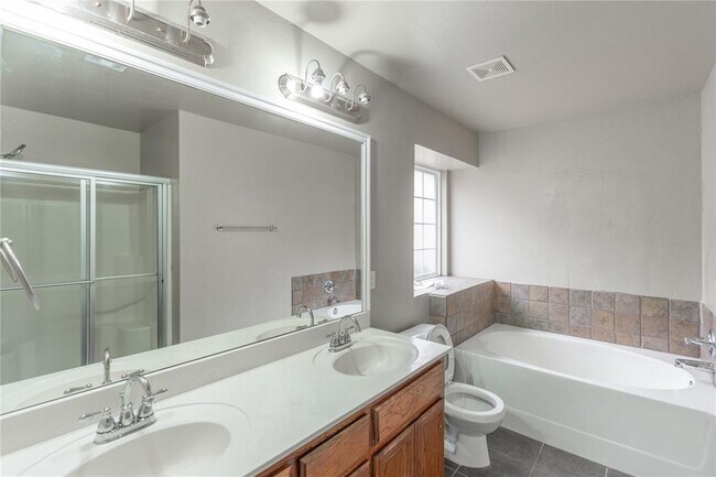 Building Photo - 8016 Breezewood Dr