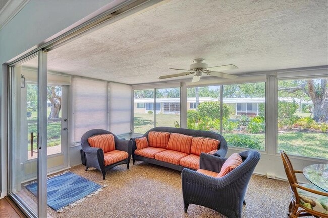 Building Photo - 5849 Tidewood Ave