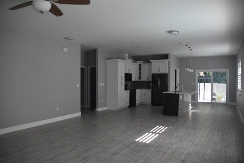 Building Photo - 6412 S Adelia Ave