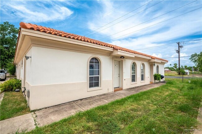 Building Photo - 604 Buena Vista Dr