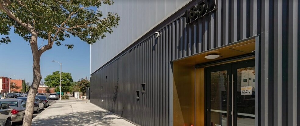 Famous Debbie Allen Dance studio nearby - 1436 S Norton Ave