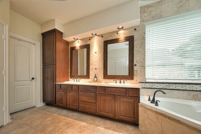 Building Photo - 32515 Westminster Dr