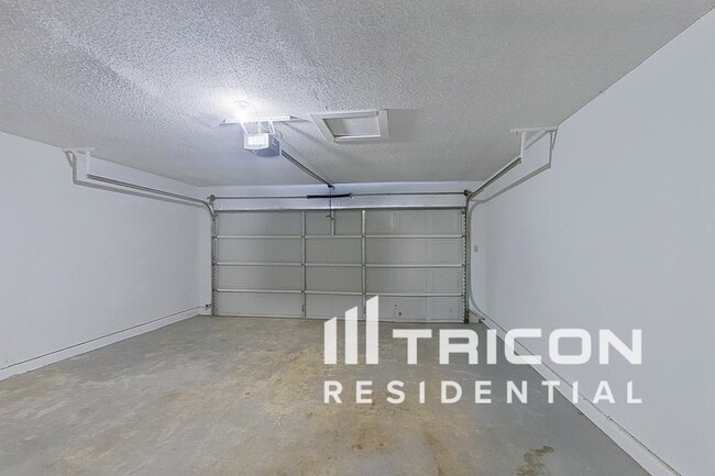 Building Photo - 809 Waggoman Rd