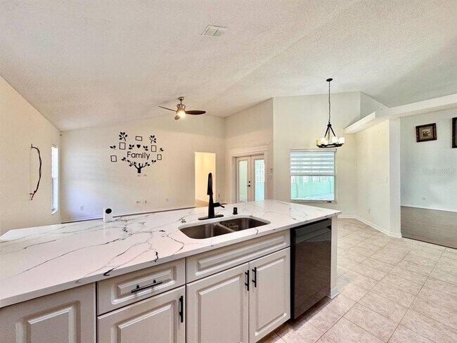 Building Photo - 10028 Oasis Palm Dr