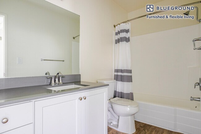 Building Photo - 350 E Del Mar Blvd