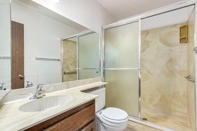 Building Photo - 1432 S Oracle