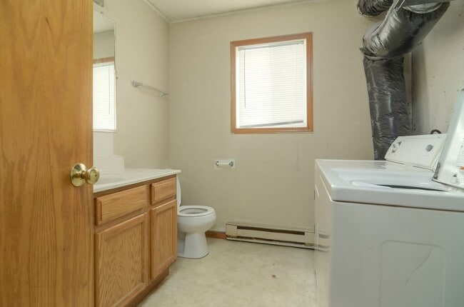 Building Photo - 1030 Knox Ave N