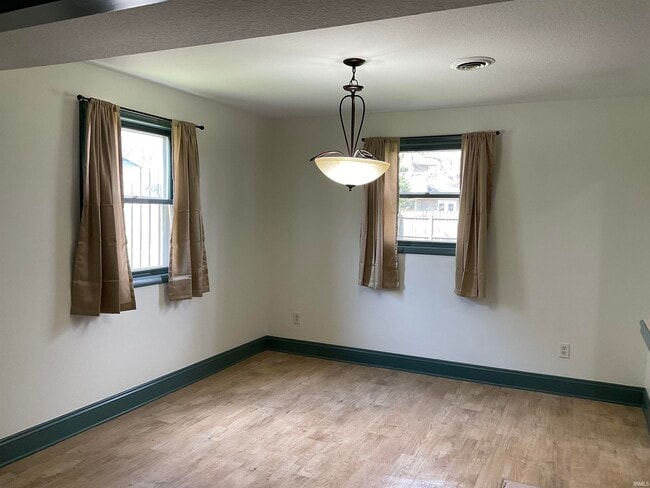 Building Photo - 5425 Hewitt Ln