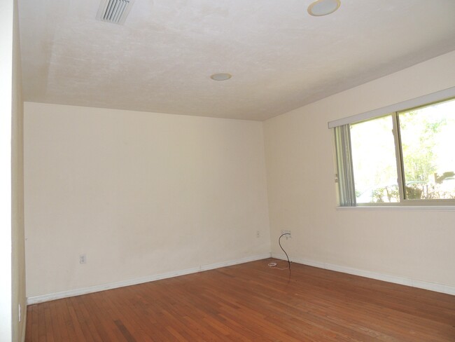 Building Photo - 2904 NW 40 Pl