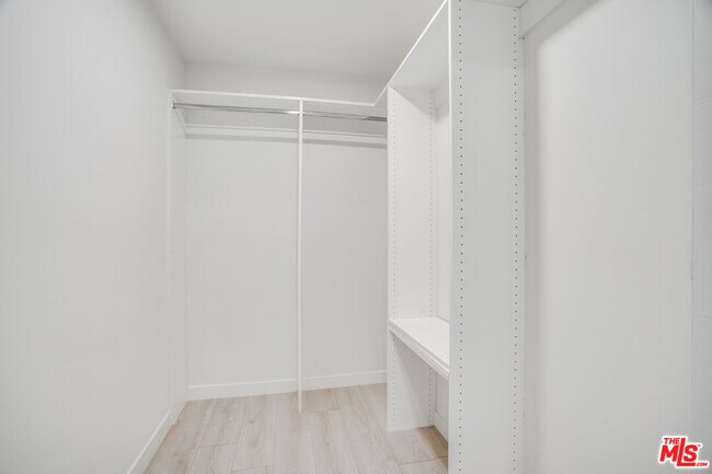 Building Photo - 1021 S Shenandoah St