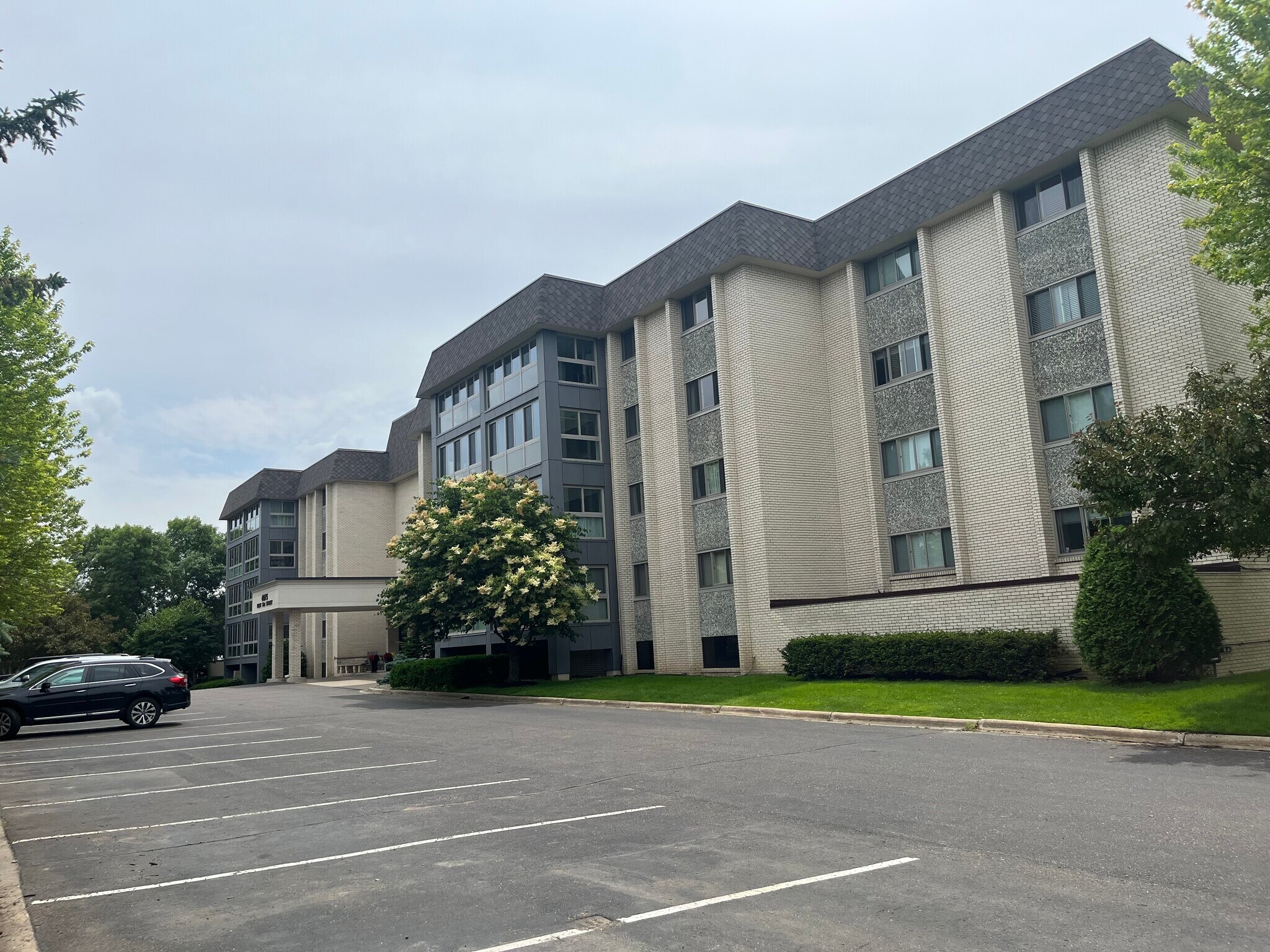 Underground parking has storage as well. Ample visitor parking in lot and on side street - 4075 W 51st St