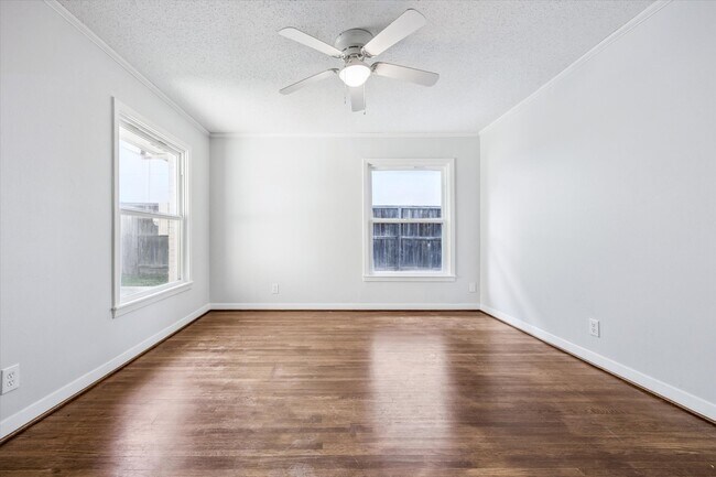 Building Photo - 3607 Blue Bonnet Blvd