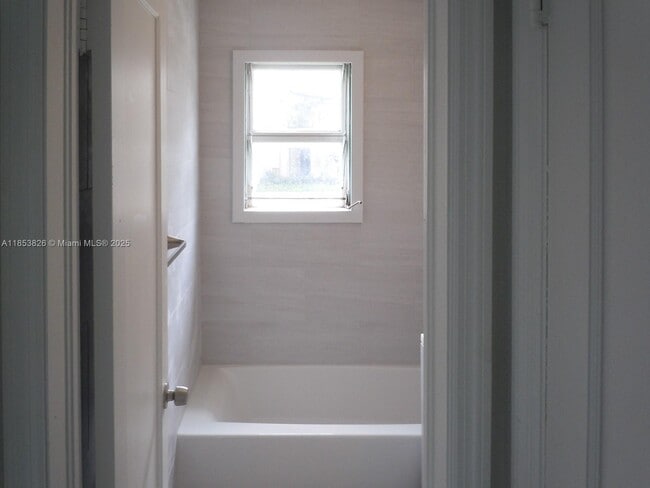Building Photo - 2124 Taylor St
