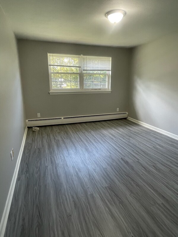 Building Photo - 1570 Willard Ave