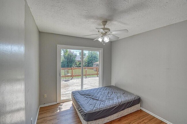 Building Photo - 1428 Lindale Ave