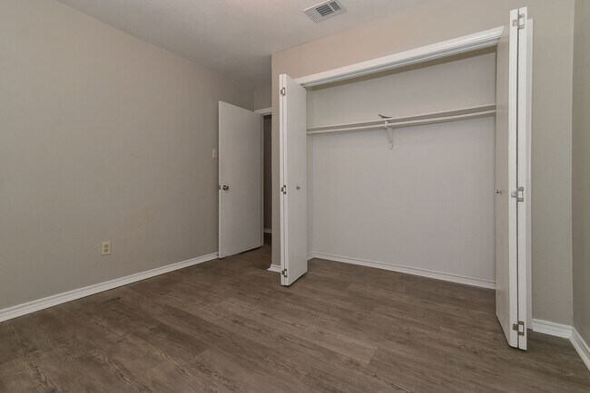 Building Photo - PEPERPORT.3914/3916