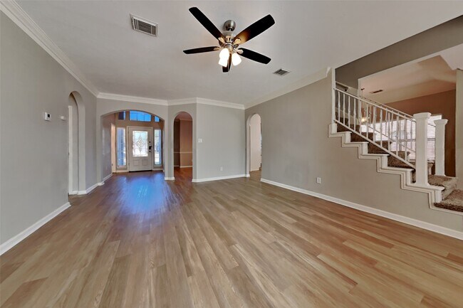 Building Photo - 30110 Granum Dr