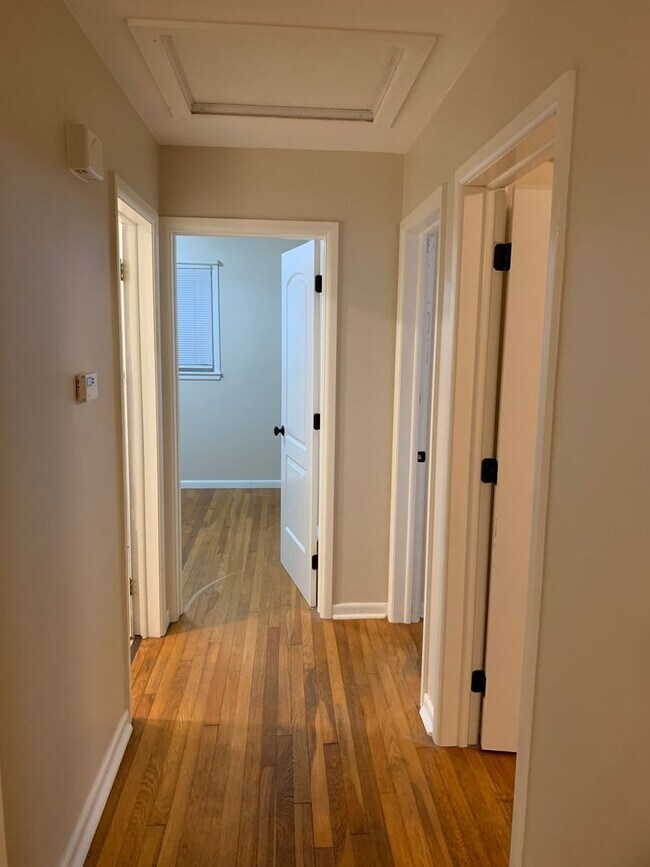 Building Photo - Wonderful 4 bedroom + South Burlington home