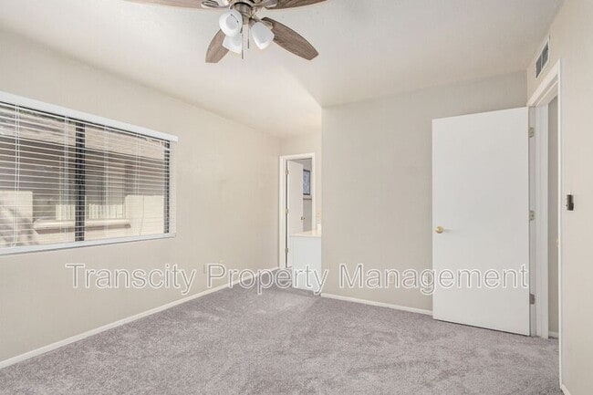 Building Photo - 832 W Laguna Dr