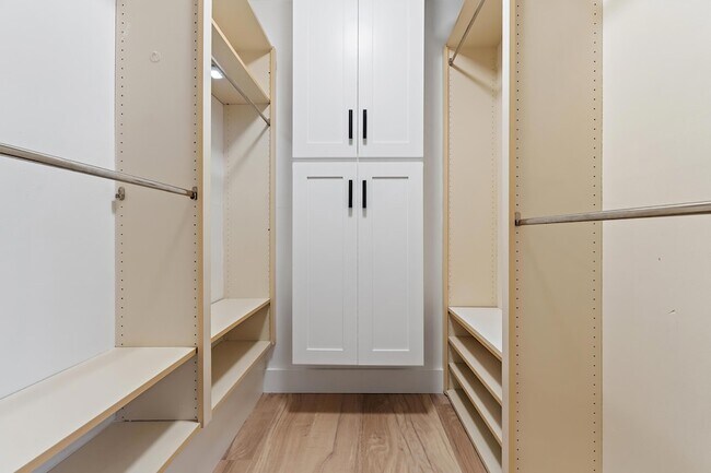 Building Photo - 3052 30th Ct