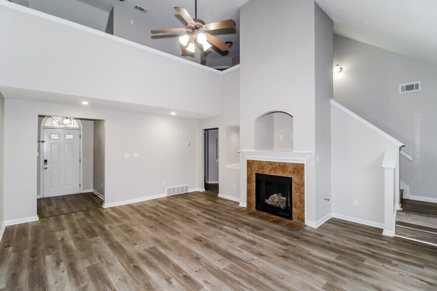 Building Photo - 10114 Bloomsbury Ave