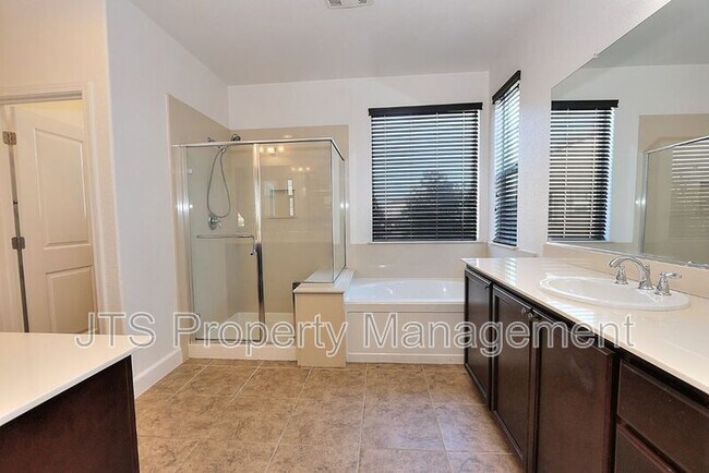 Building Photo - 1427 Bicker Cir