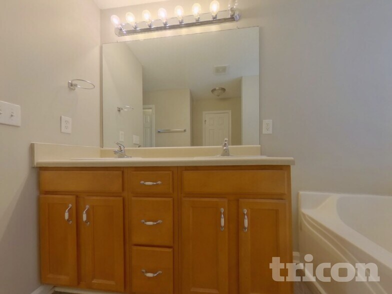 Building Photo - 129 Avery Way