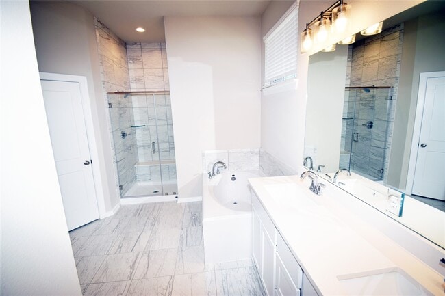 Building Photo - 9442 Starlight Oak Dr