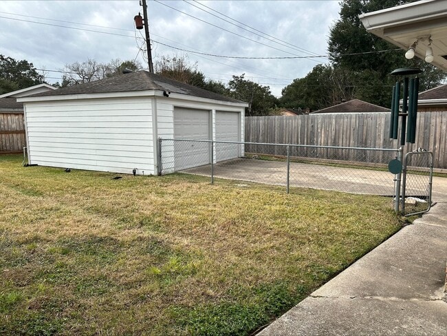 Building Photo - 6031 Rutherglenn Dr