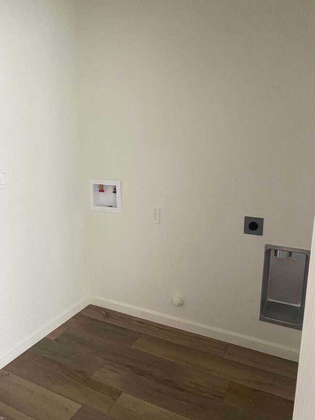 Building Photo - Brand New Home!