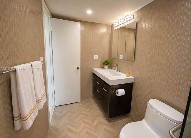Building Photo - 2030 S Ocean Dr