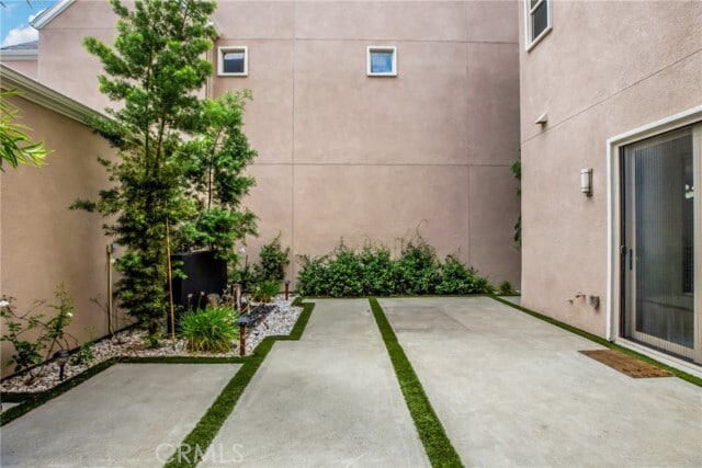 Building Photo - 783 Benchmark