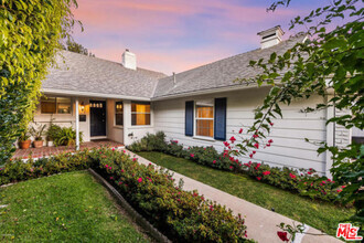 Building Photo - 134 N Bowling Green Way