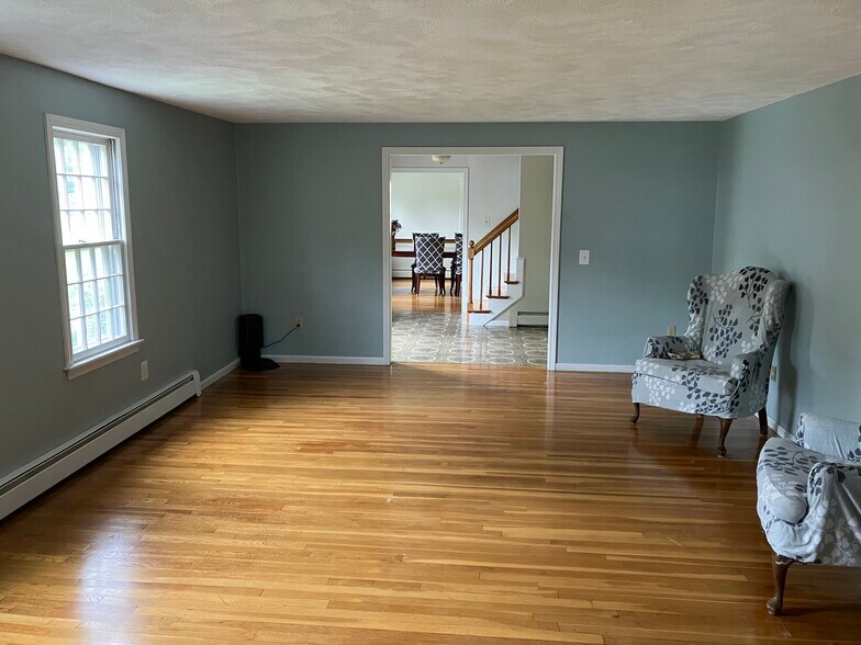 Primary Photo - 5 Freeman Cir