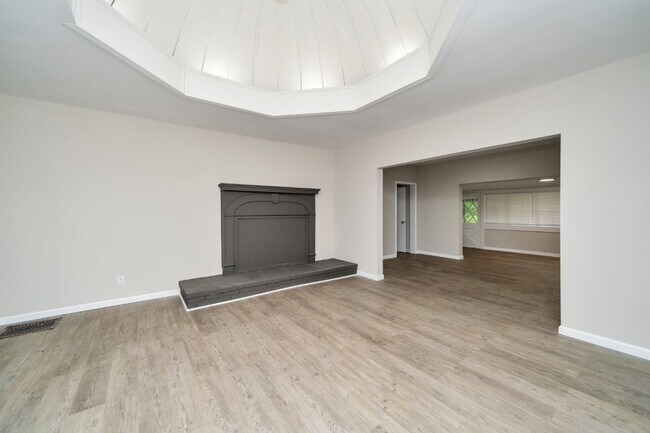 Building Photo - Beautiful New 4bd/2bath -Don’t Miss This!