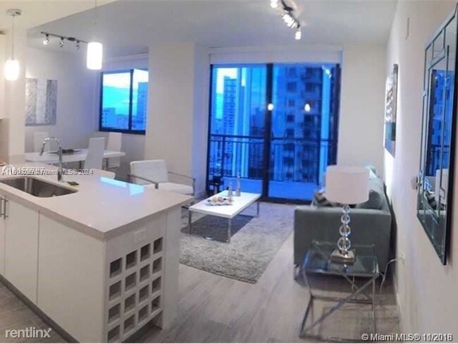 Building Photo - 1 br, 1 bath Condo - 999 SW 1st Ave Apt 2115