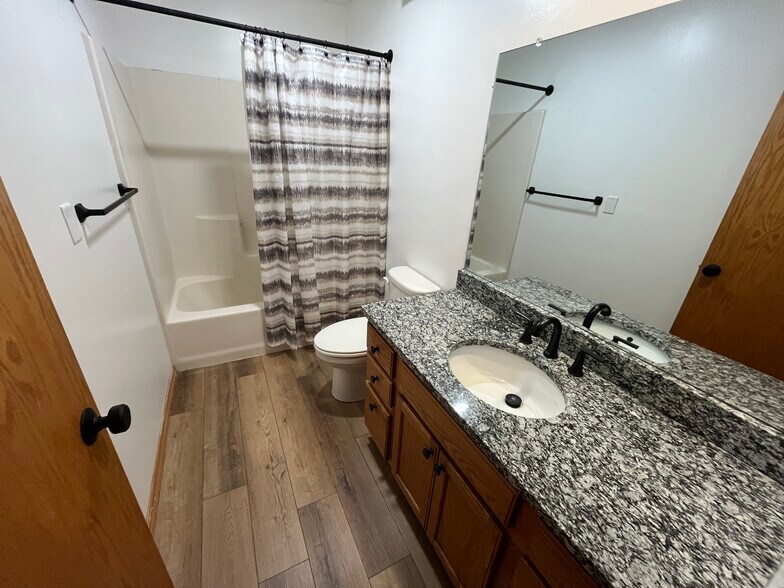 Building Photo - 1195 Cranberry Ct