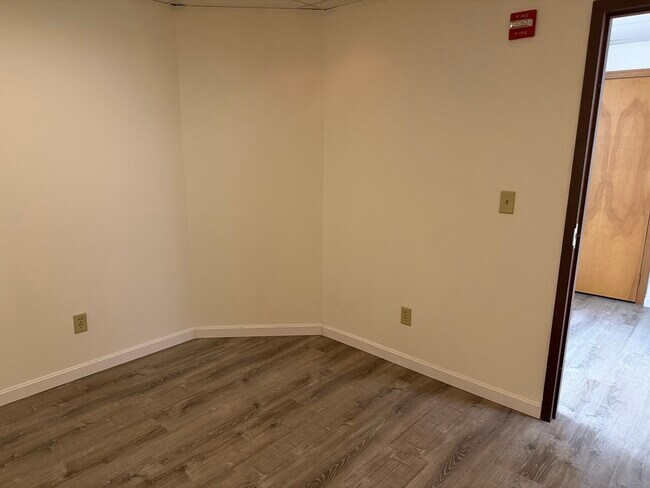 Building Photo - 1565 Main St