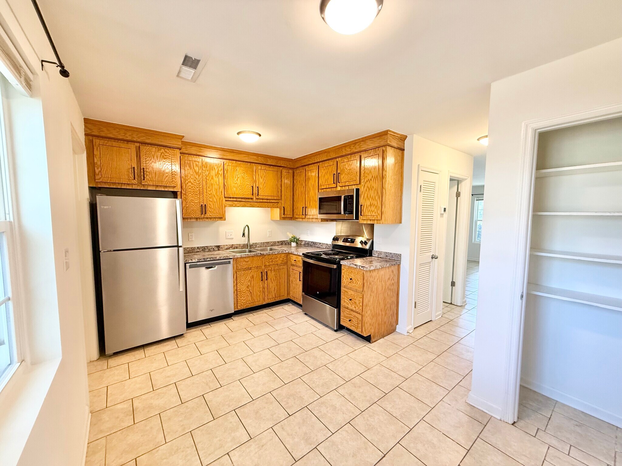 Kitchen - 1st Floor - 274 Fleming Rd