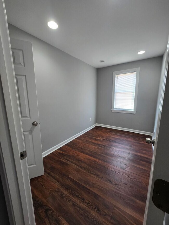 Building Photo - **3 BEDROOM TOWNHOME IN BALTIMORE COUNTY AVAILABLE**